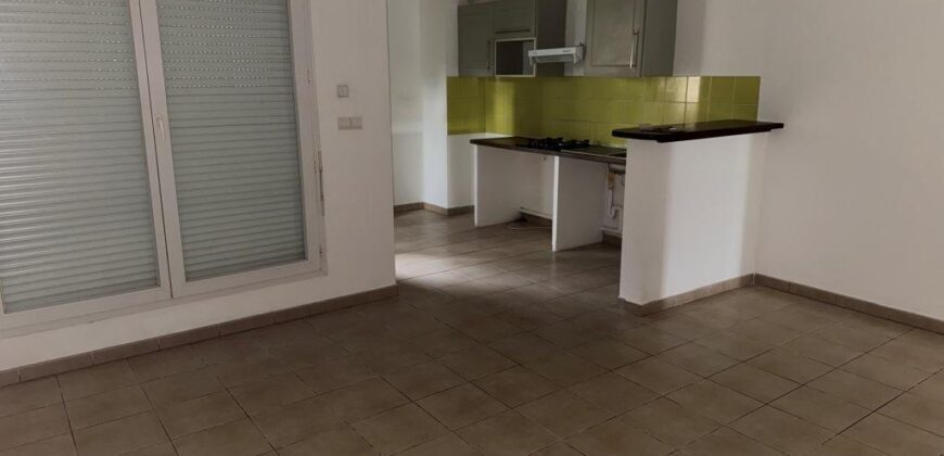 À louer un appartement T3 d’environ 60 m2 situé au centre-ville du Tampon