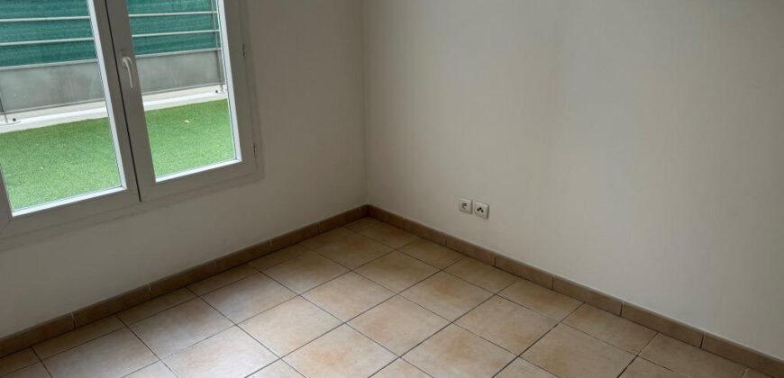 À louer un appartement T3 d’environ 60 m2 situé au centre-ville du Tampon