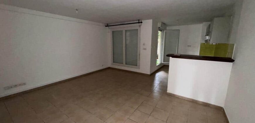 À louer un appartement T3 d’environ 60 m2 situé au centre-ville du Tampon