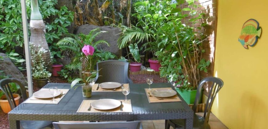 En vente un immeuble de 4 appartements meublés situé à Terre Sainte En vente un immeuble de 4 appartements meublés situé à Terre Sainte