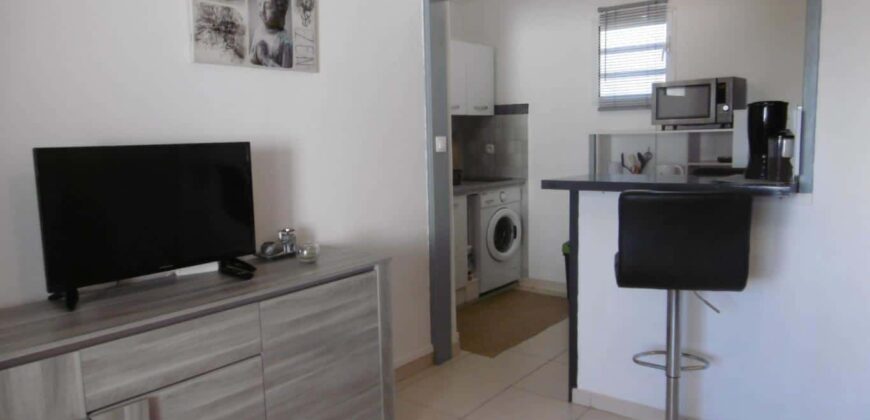 En vente un immeuble de 4 appartements meublés situé à Terre Sainte En vente un immeuble de 4 appartements meublés situé à Terre Sainte