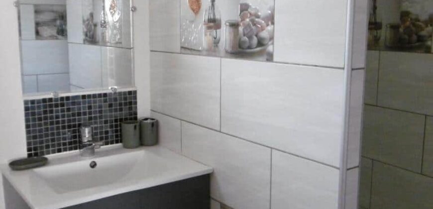En vente un immeuble de 4 appartements meublés situé à Terre Sainte En vente un immeuble de 4 appartements meublés situé à Terre Sainte