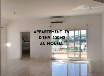 À vendre un appartement T4 sous comble de 130 m2 situé à Saint Denis secteur Moufia