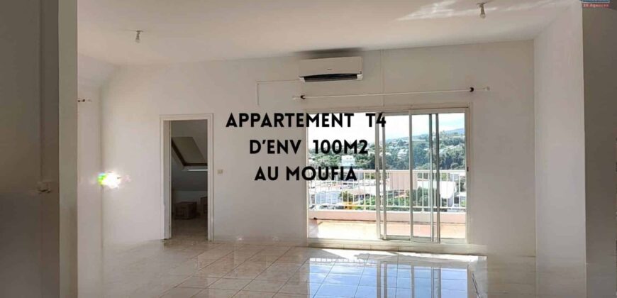 À vendre un appartement T4 sous comble de 130 m2 situé à Saint Denis secteur Moufia À vendre un appartement T4 sous comble de 130 m2 situé à Saint Denis secteur Moufia
