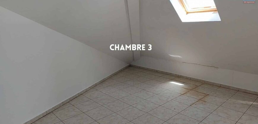 À vendre un appartement T4 sous comble de 130 m2 situé à Saint Denis secteur Moufia À vendre un appartement T4 sous comble de 130 m2 situé à Saint Denis secteur Moufia