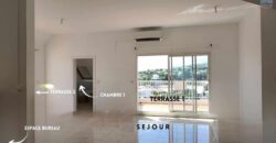 À vendre un appartement T4 sous comble de 130 m2 situé à Saint Denis secteur Moufia À vendre un appartement T4 sous comble de 130 m2 situé à Saint Denis secteur Moufia