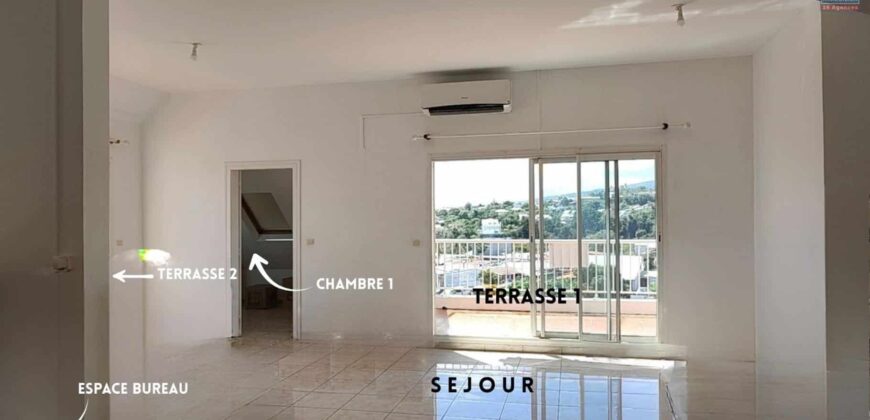 À vendre un appartement T4 sous comble de 130 m2 situé à Saint Denis secteur Moufia À vendre un appartement T4 sous comble de 130 m2 situé à Saint Denis secteur Moufia