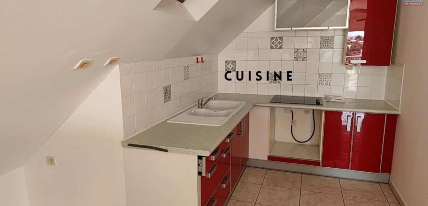 À vendre un appartement T4 sous comble de 130 m2 situé à Saint Denis secteur Moufia À vendre un appartement T4 sous comble de 130 m2 situé à Saint Denis secteur Moufia