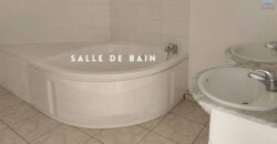 À vendre un appartement T4 sous comble de 130 m2 situé à Saint Denis secteur Moufia À vendre un appartement T4 sous comble de 130 m2 situé à Saint Denis secteur Moufia