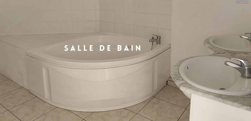 À vendre un appartement T4 sous comble de 130 m2 situé à Saint Denis secteur Moufia À vendre un appartement T4 sous comble de 130 m2 situé à Saint Denis secteur Moufia