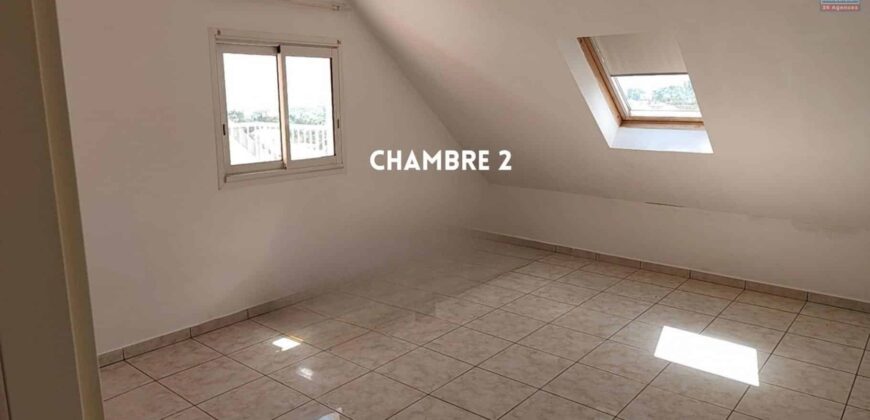 À vendre un appartement T4 sous comble de 130 m2 situé à Saint Denis secteur Moufia À vendre un appartement T4 sous comble de 130 m2 situé à Saint Denis secteur Moufia