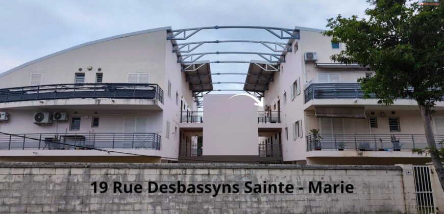 En vente un spacieux appartement T4 de 110m2 + mezzanine au centre-ville de Sainte Marie En vente un spacieux appartement T4 de 110m2 + mezzanine au centre-ville de Sainte Marie