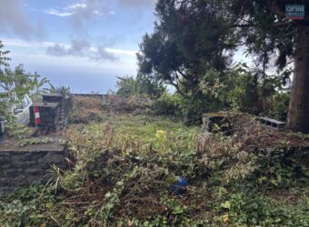 À vendre terrain de 578 m2 avec vue mer situé à La Chaloupe Saint-Leu À vendre terrain de 578 m2 avec vue mer situé à La Chaloupe Saint-Leu
