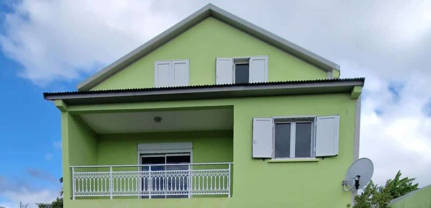 Location d’une spacieuse maison familiale de 115m2 avec garage située dans un quartier calme à Sainte Marie Location d’une spacieuse maison familiale de 115m2 avec garage située dans un quartier calme à Sainte Marie