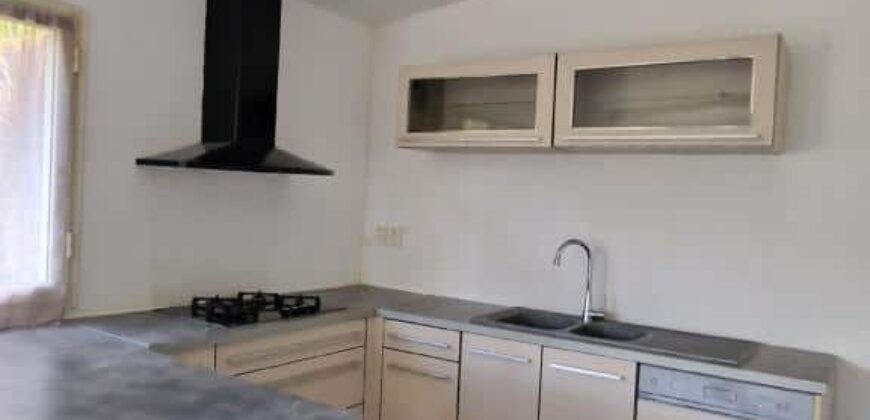 Location d’une spacieuse maison familiale de 115m2 avec garage située dans un quartier calme à Sainte Marie Location d’une spacieuse maison familiale de 115m2 avec garage située dans un quartier calme à Sainte Marie
