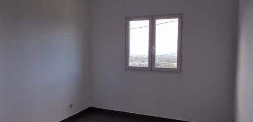 Location d’une spacieuse maison familiale de 115m2 avec garage située dans un quartier calme à Sainte Marie Location d’une spacieuse maison familiale de 115m2 avec garage située dans un quartier calme à Sainte Marie