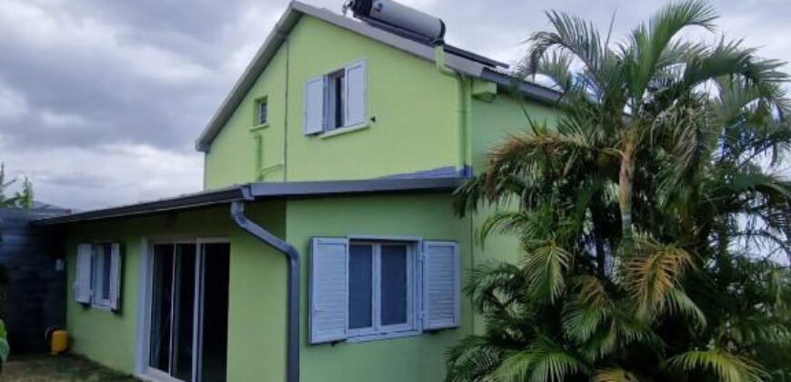 Location d’une spacieuse maison familiale de 115m2 avec garage située dans un quartier calme à Sainte Marie Location d’une spacieuse maison familiale de 115m2 avec garage située dans un quartier calme à Sainte Marie