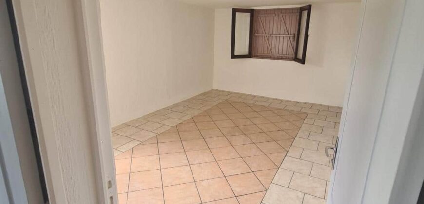 À louer une petite maison de 78m2 située sur la commune de Saint André À louer une petite maison de 78m2 située sur la commune de Saint André