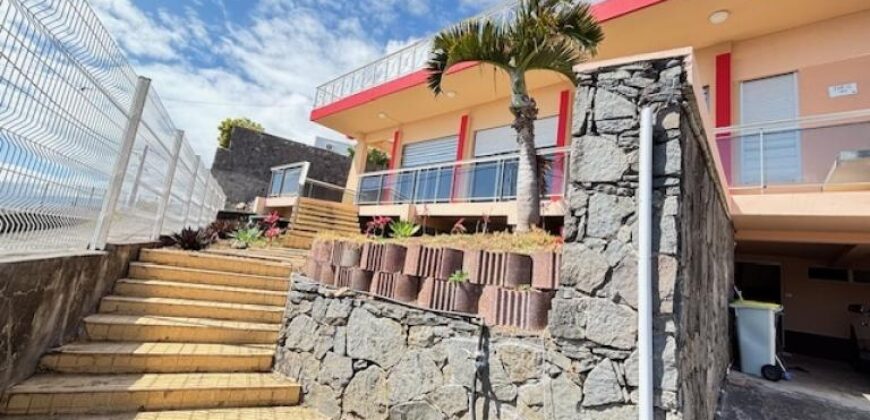 A louer une grande villa de type F5 de 170m2 avec terrasse offrant vue sur mer à La Montagne A louer une grande villa de type F5 de 170m2 avec terrasse offrant vue sur mer à La Montagne