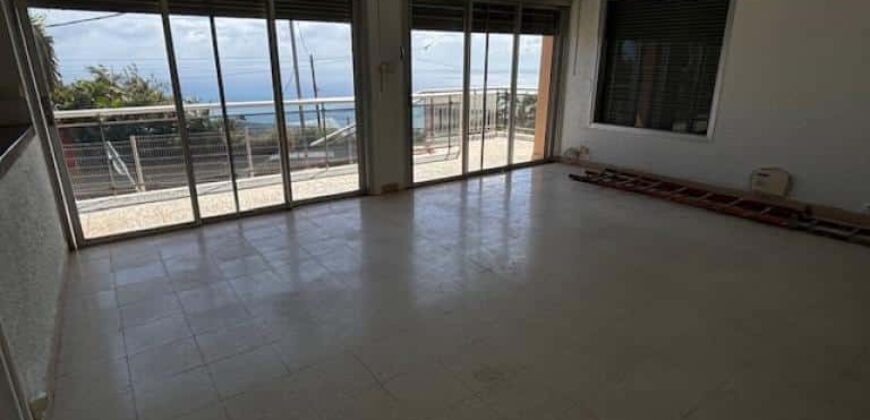 A louer une grande villa de type F5 de 170m2 avec terrasse offrant vue sur mer à La Montagne A louer une grande villa de type F5 de 170m2 avec terrasse offrant vue sur mer à La Montagne