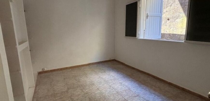 A louer une grande villa de type F5 de 170m2 avec terrasse offrant vue sur mer à La Montagne A louer une grande villa de type F5 de 170m2 avec terrasse offrant vue sur mer à La Montagne
