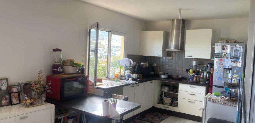 À vendre un appartement T3 duplex situé dans une résidence calme et sécurisée à La Possession À vendre un appartement T3 duplex situé dans une résidence calme et sécurisée à La Possession