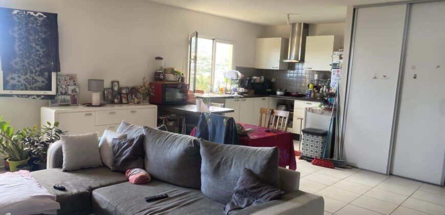 À vendre un appartement T3 duplex situé dans une résidence calme et sécurisée à La Possession À vendre un appartement T3 duplex situé dans une résidence calme et sécurisée à La Possession