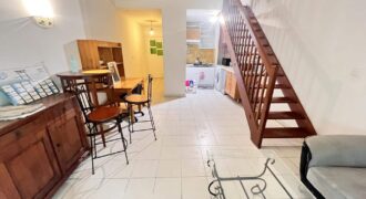 À louer un studio meublé avec varangue dans une résidence à Saint Denis