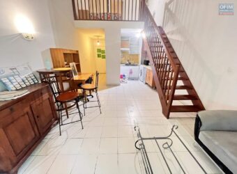 À louer un studio meublé avec varangue dans une résidence à Saint Denis À louer un studio meublé avec varangue dans une résidence à Saint Denis