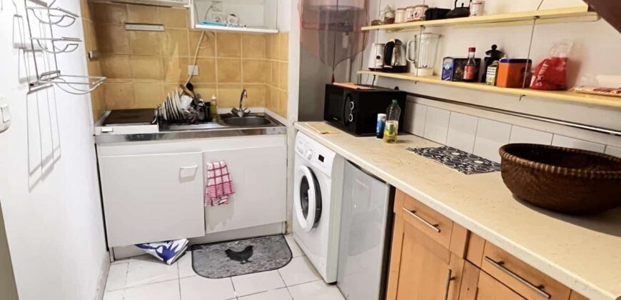 À louer un studio meublé avec varangue dans une résidence à Saint Denis À louer un studio meublé avec varangue dans une résidence à Saint Denis