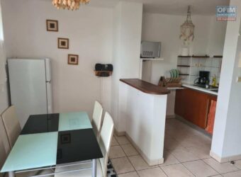 À louer charmant T2 meublé en duplex situé dans une résidence sécurisée proche du centre-ville du Tampon À louer charmant T2 meublé en duplex situé dans une résidence sécurisée proche du centre-ville du Tampon