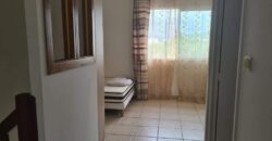 À louer charmant T2 meublé en duplex situé dans une résidence sécurisée proche du centre-ville du Tampon À louer charmant T2 meublé en duplex situé dans une résidence sécurisée proche du centre-ville du Tampon