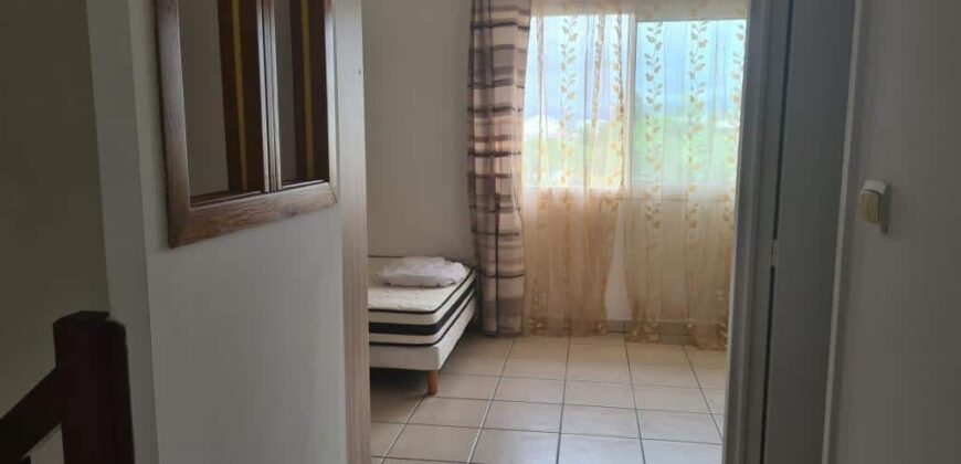 À louer charmant T2 meublé en duplex situé dans une résidence sécurisée proche du centre-ville du Tampon À louer charmant T2 meublé en duplex situé dans une résidence sécurisée proche du centre-ville du Tampon