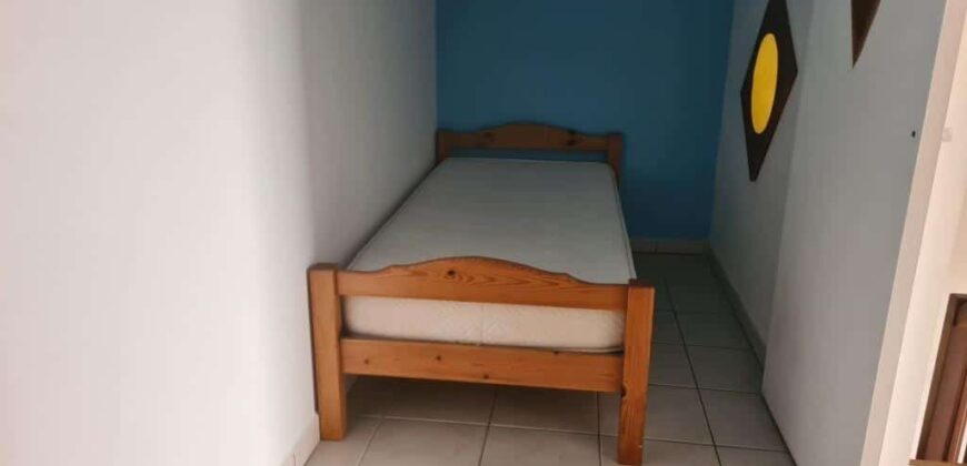 À louer charmant T2 meublé en duplex situé dans une résidence sécurisée proche du centre-ville du Tampon À louer charmant T2 meublé en duplex situé dans une résidence sécurisée proche du centre-ville du Tampon