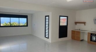 À louer charmante villa F4 avec belle vue située dans un quartier calme à Étang Salé proche des écoles