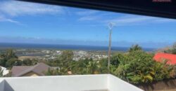 À louer charmante villa F4 avec belle vue située dans un quartier calme à Étang Salé proche des écoles À louer charmante villa F4 avec belle vue située dans un quartier calme à Étang Salé proche des écoles