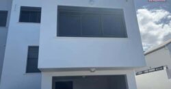 À louer charmante villa F4 avec belle vue située dans un quartier calme à Étang Salé proche des écoles À louer charmante villa F4 avec belle vue située dans un quartier calme à Étang Salé proche des écoles