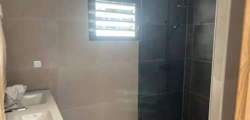 À louer charmante villa F4 avec belle vue située dans un quartier calme à Étang Salé proche des écoles À louer charmante villa F4 avec belle vue située dans un quartier calme à Étang Salé proche des écoles