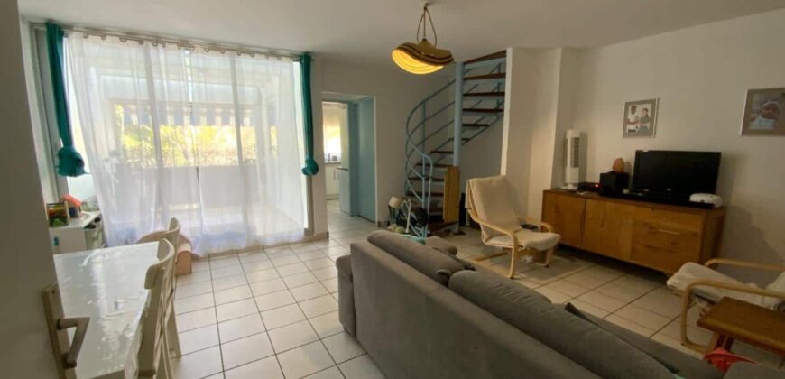 À vendre appartement T3 de 69m2 en rez-de-jardin dans la résidence Odyssean à Boucan Canot À vendre appartement T3 de 69m2 en rez-de-jardin dans la résidence Odyssean à Boucan Canot