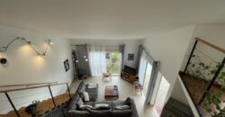 En vente une villa d’architecte de 220m2 avec jardin et piscine à Saint-Leu dans le secteur Grand Fond – Stella.