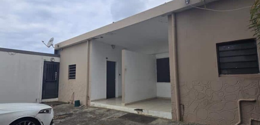 À vendre : immeuble composé de 4 appartements T2 sur un terrain de 230 m² à Sainte Suzanne