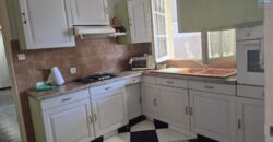 A vendre une maison d’environ 130m2 sur un terrain plat de plus de 700m2 dans le secteur de Petit Bazar à Saint André