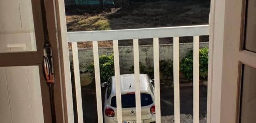 À louer un charmant T2 situé en plein centre de Saint-Pierre