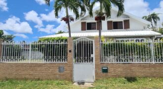 À vendre une villa F4/5 de 118m2 avec jardin dans un quartier résidentiel à Bras des Chevrettes-Saint André