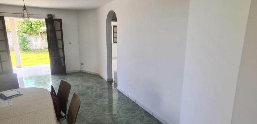 À vendre une villa F4/5 de 118m2 avec jardin dans un quartier résidentiel à Bras des Chevrettes-Saint André
