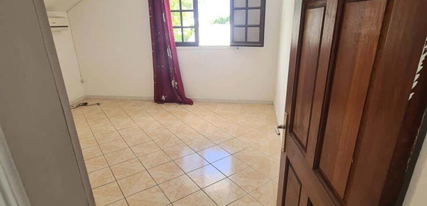 À vendre une villa F4/5 de 118m2 avec jardin dans un quartier résidentiel à Bras des Chevrettes-Saint André