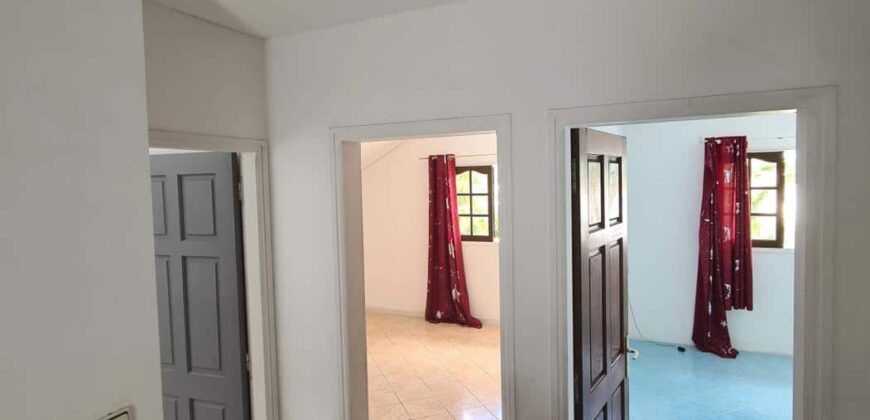 À vendre une villa F4/5 de 118m2 avec jardin dans un quartier résidentiel à Bras des Chevrettes-Saint André