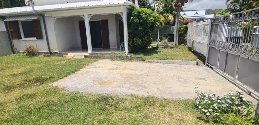 À vendre une villa F4/5 de 118m2 avec jardin dans un quartier résidentiel à Bras des Chevrettes-Saint André