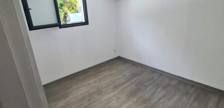 À vendre une villa F4/5 de 118m2 avec jardin dans un quartier résidentiel à Bras des Chevrettes-Saint André