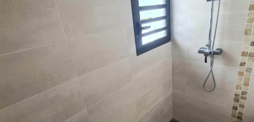 À vendre une villa F4/5 de 118m2 avec jardin dans un quartier résidentiel à Bras des Chevrettes-Saint André